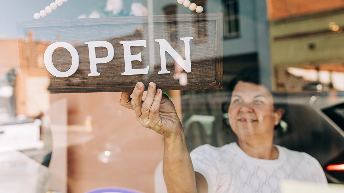 APPLY: Local Business Journalism Fellowship